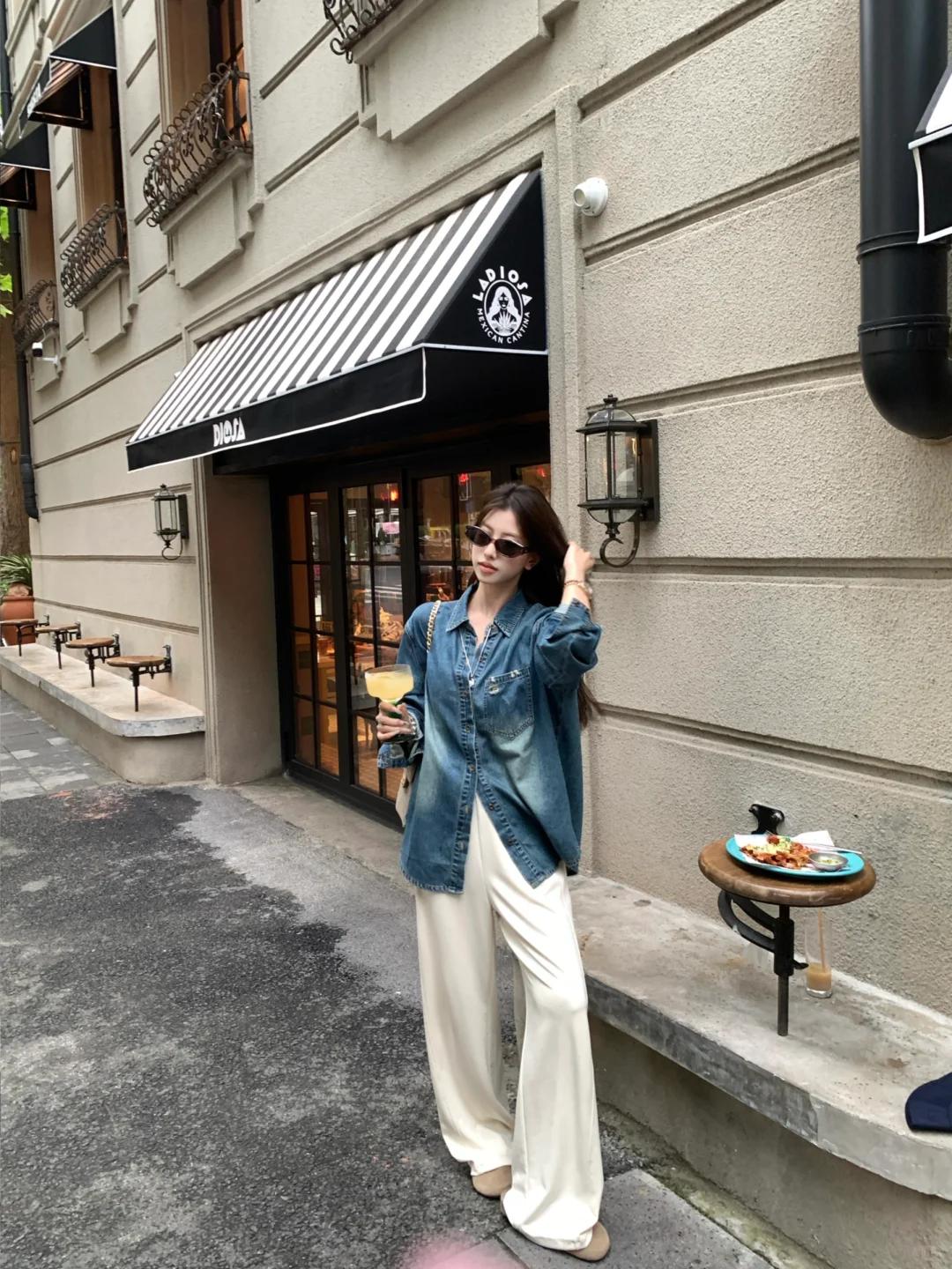 初夏封神牛仔衬衫✨又美又飒巨百搭初夏穿搭真的离不开一件万能牛仔衬衫❗️谁穿谁