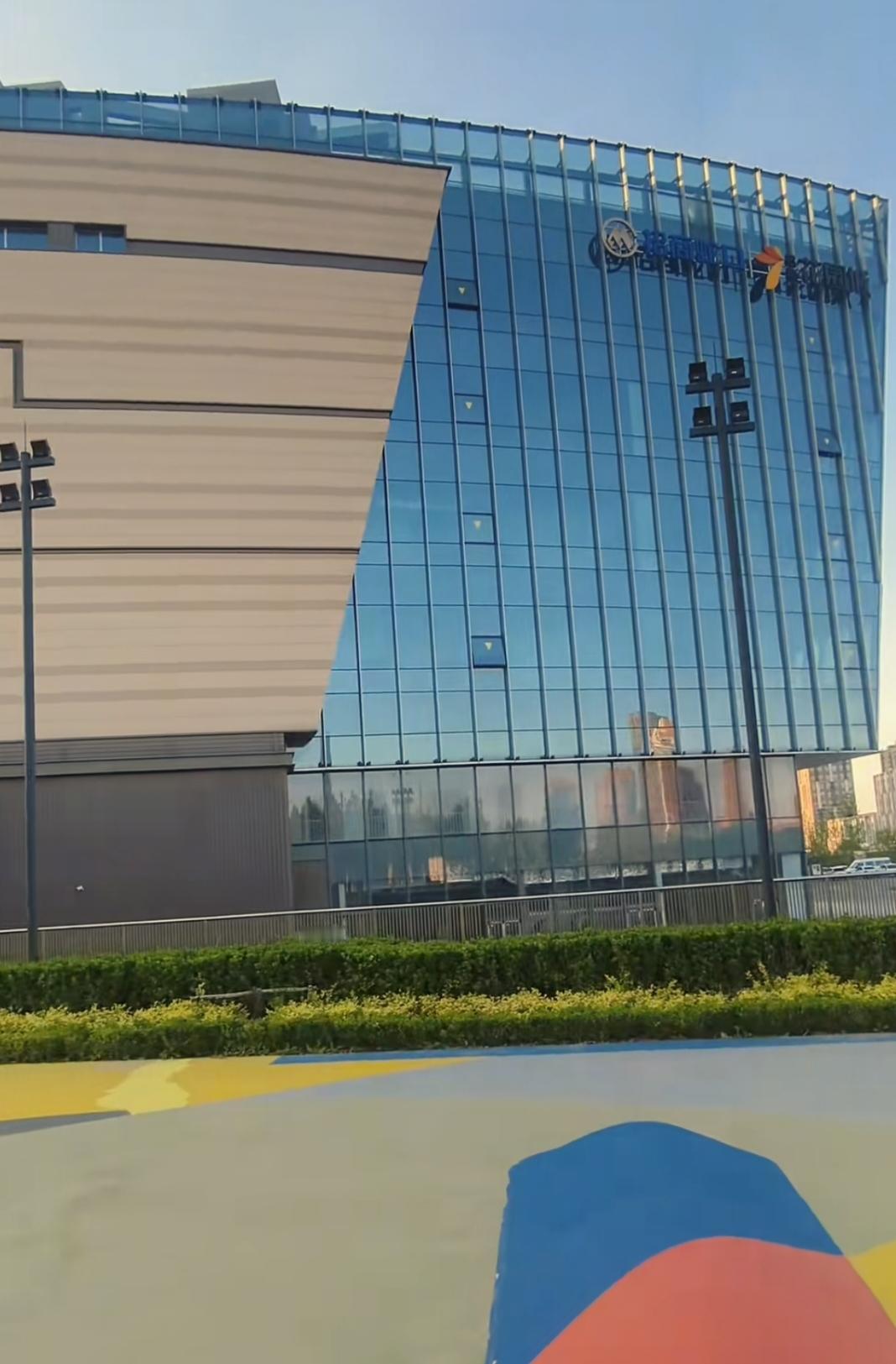 最近几年沈阳与长春的大型购物中心陆续开业，相比之下大连的商业发展状态一般，大连苹