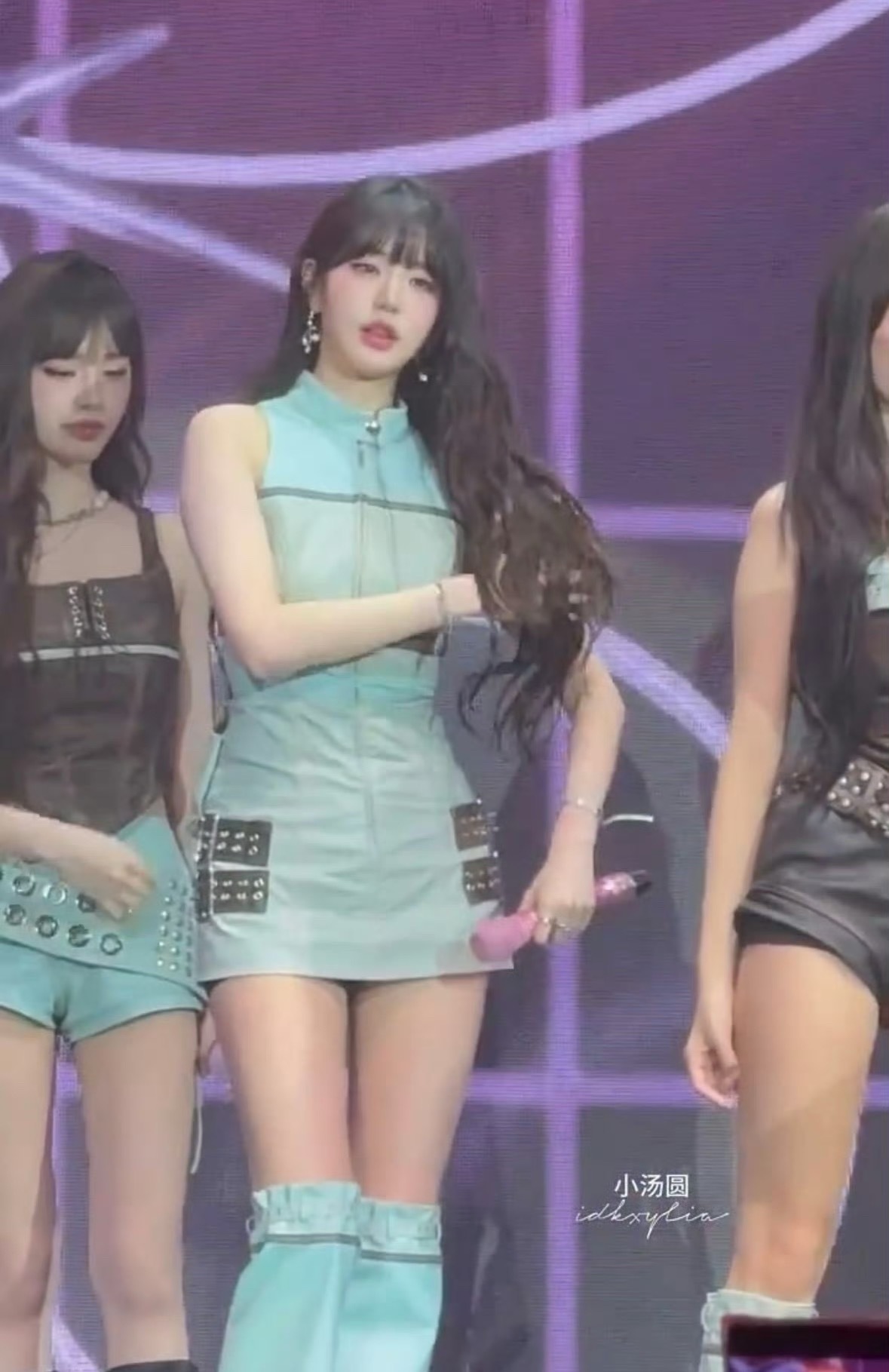 “凭什么张元英衣服最好看”然后一看模特图又不说话了