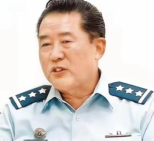 近日，台湾首任军事大学校长，退役上将夏瀛洲说：当年佩洛西窜台，解放军趁势突破了海