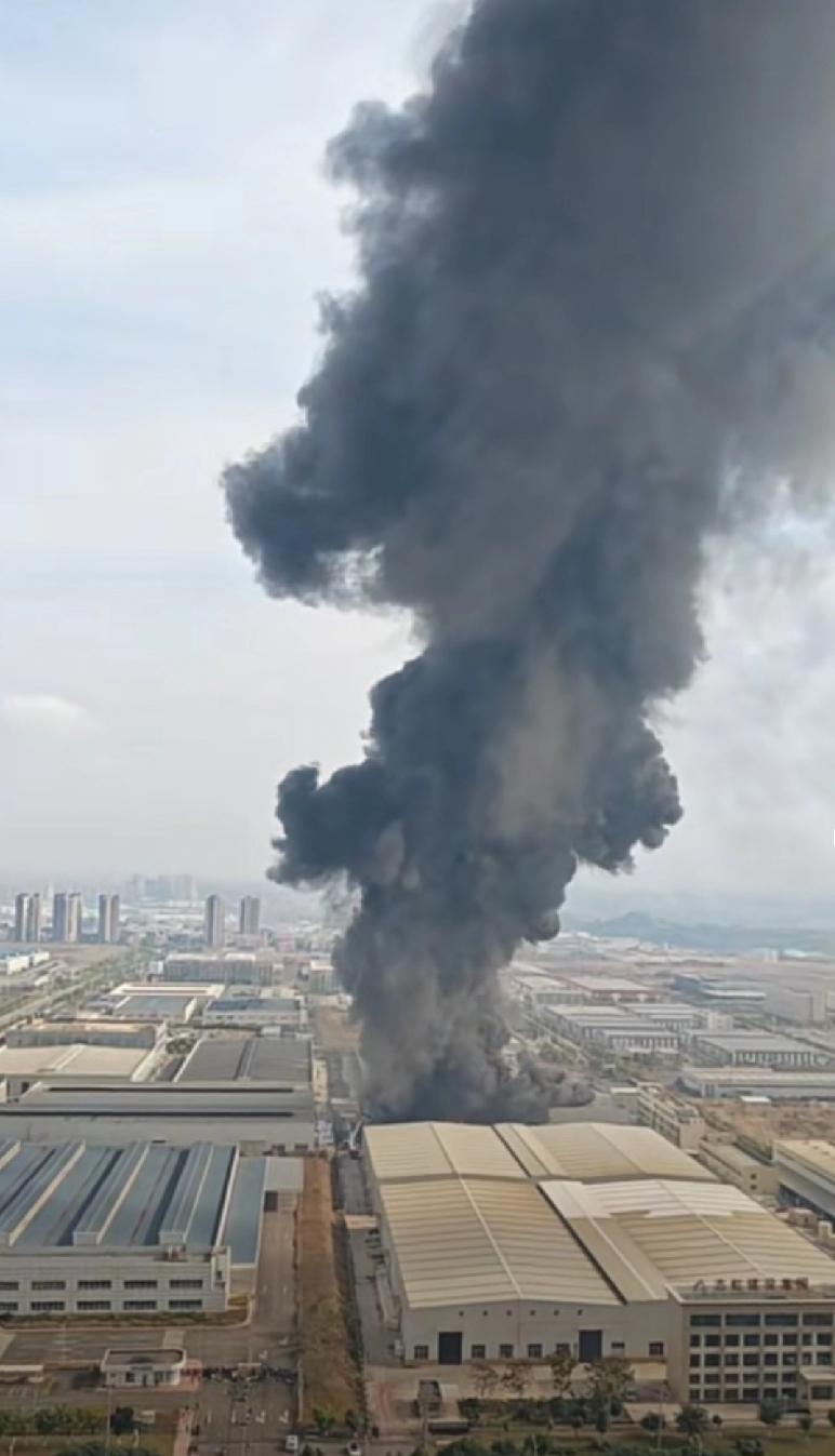 今天是冬至，又有多起火情消息，其中最大一起当属发生在四川资阳的火灾。今天（12月