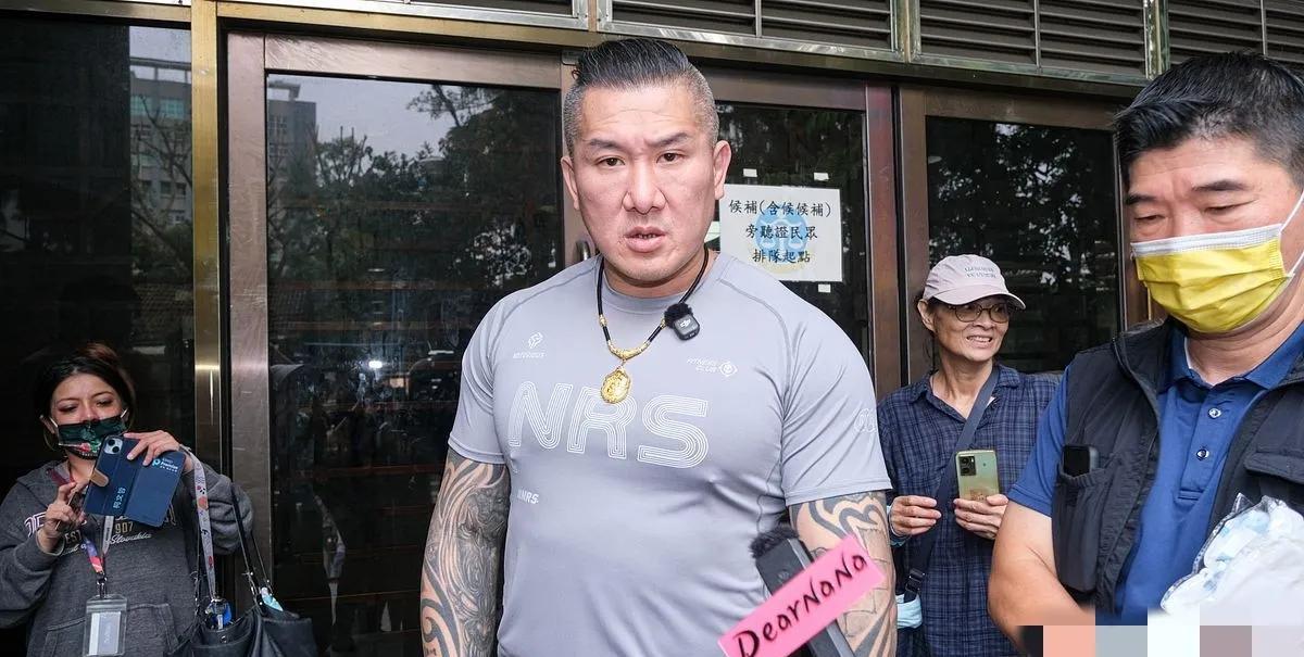 馆长这次终于让赖清德抓住把柄了。台湾网友张立齐曝料：日前，馆长陈之汉在直播节目