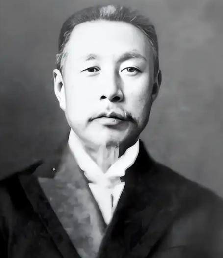 真特么讽刺。当年给鬼子带路、害死200多条人命的汉奸，他亲孙子现在居然成了大慈善