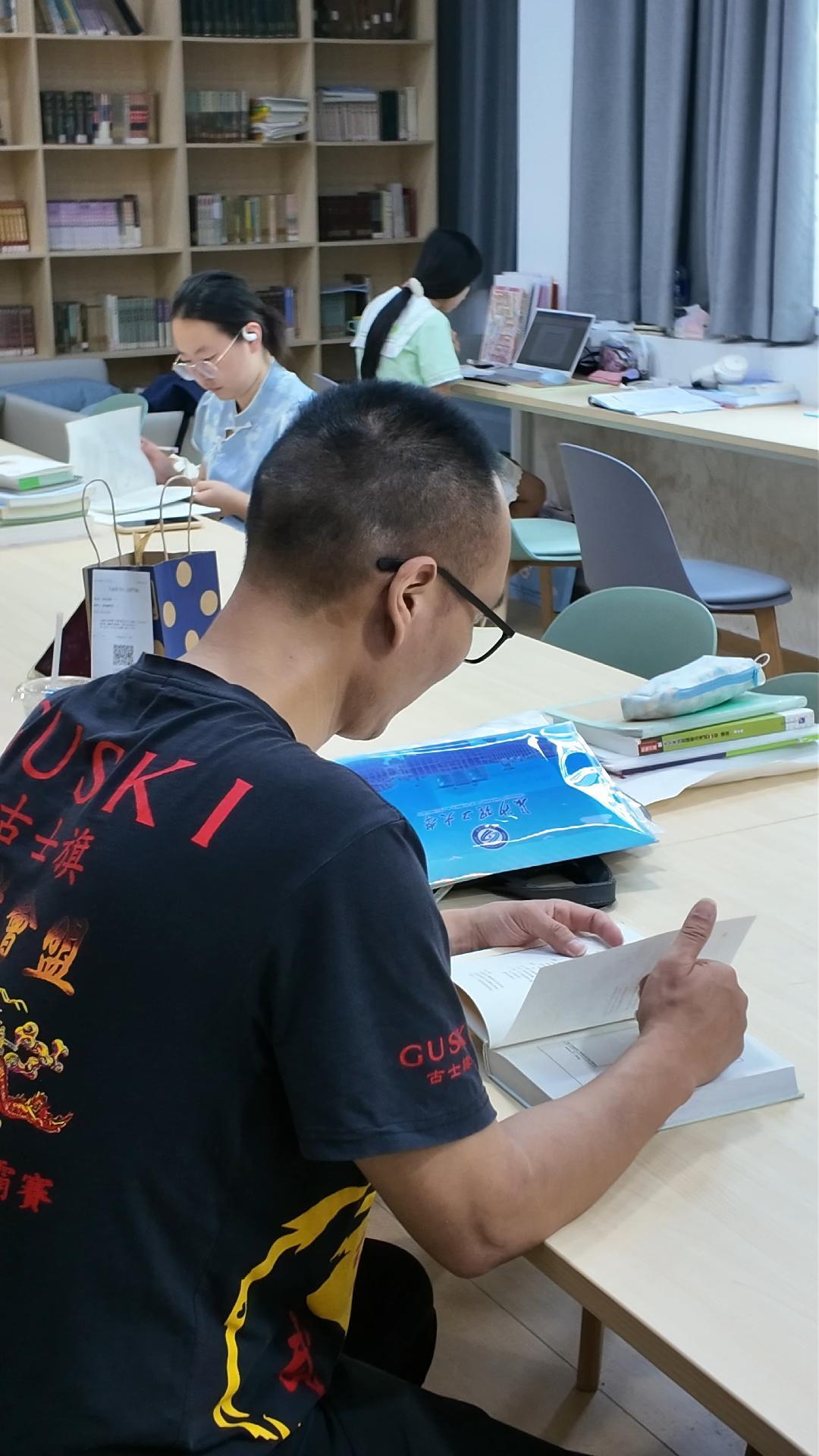 太励志了！9月15报道，46岁湖南邵阳大叔刘运柱，硬生生逆袭翻盘！他四战考研，拿