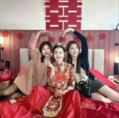 黑衣服伴娘，有点喧宾夺主吧？