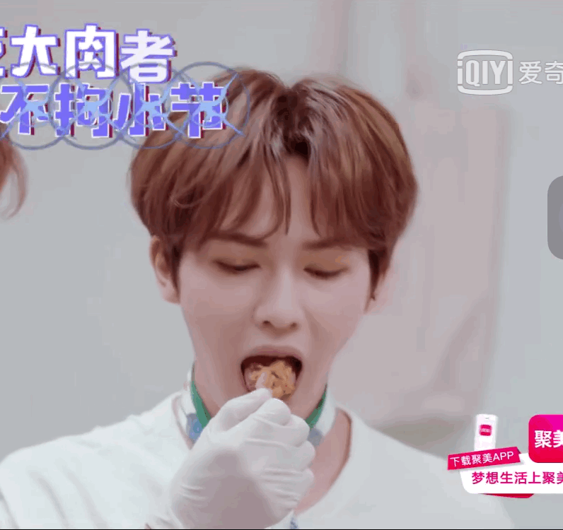 朱正廷鼓鼓囊囊的干饭仪式感朱正廷吃饭太可爱啦！腮帮子塞得圆鼓鼓的，嚼东西时摇头晃