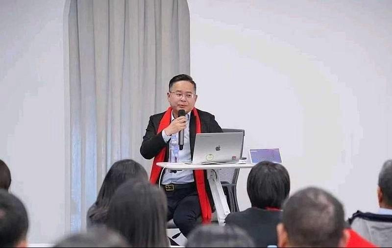 大牛散钟格二季度持仓终于浮出水面了，不知道怎么选股的，可以重点收藏起来了，提前研
