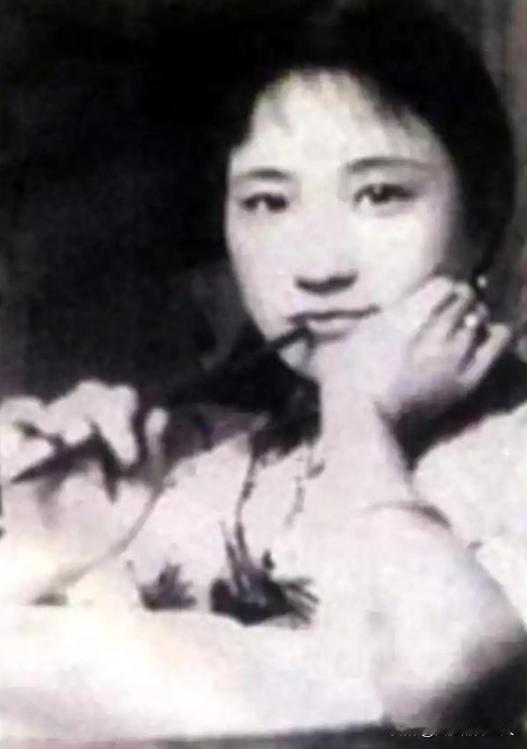 蒋介石晚年一心扶持蒋经国上位，没想到蒋纬国却掌握了军队，最终为了避免兄弟自相残杀