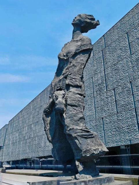 马斯克“无心之举”，日本右翼的“遮羞布”被一把扯下。马斯克对社交平台X进行调