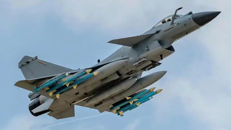 超视距空战，秒杀阵风！巴基斯坦空军首次公布，歼-10C战机挂载霹雳-1