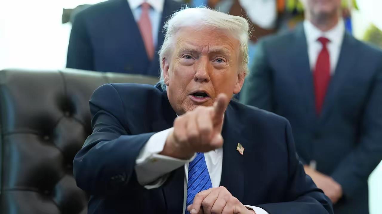 1.31日，现任总统特朗普呼吁立即巡捕奥巴马，原因是奥巴马捏造了特朗普与俄罗斯勾