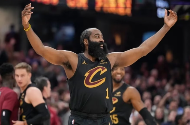 这个赛季因为65场这个原因，哈登有没有机会拿个三阵？我知道中途换队很难拿最佳