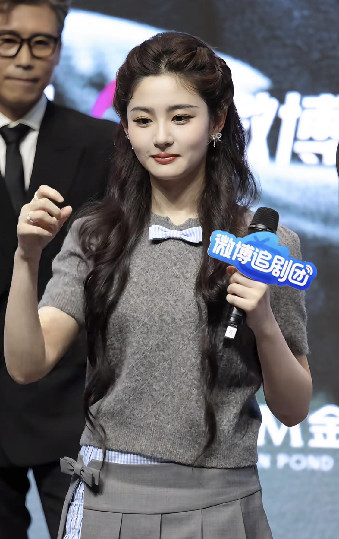 还是要相信于正严选的，赵晴真是越看越漂亮。凡人修仙传里面赵晴好漂亮，发布会