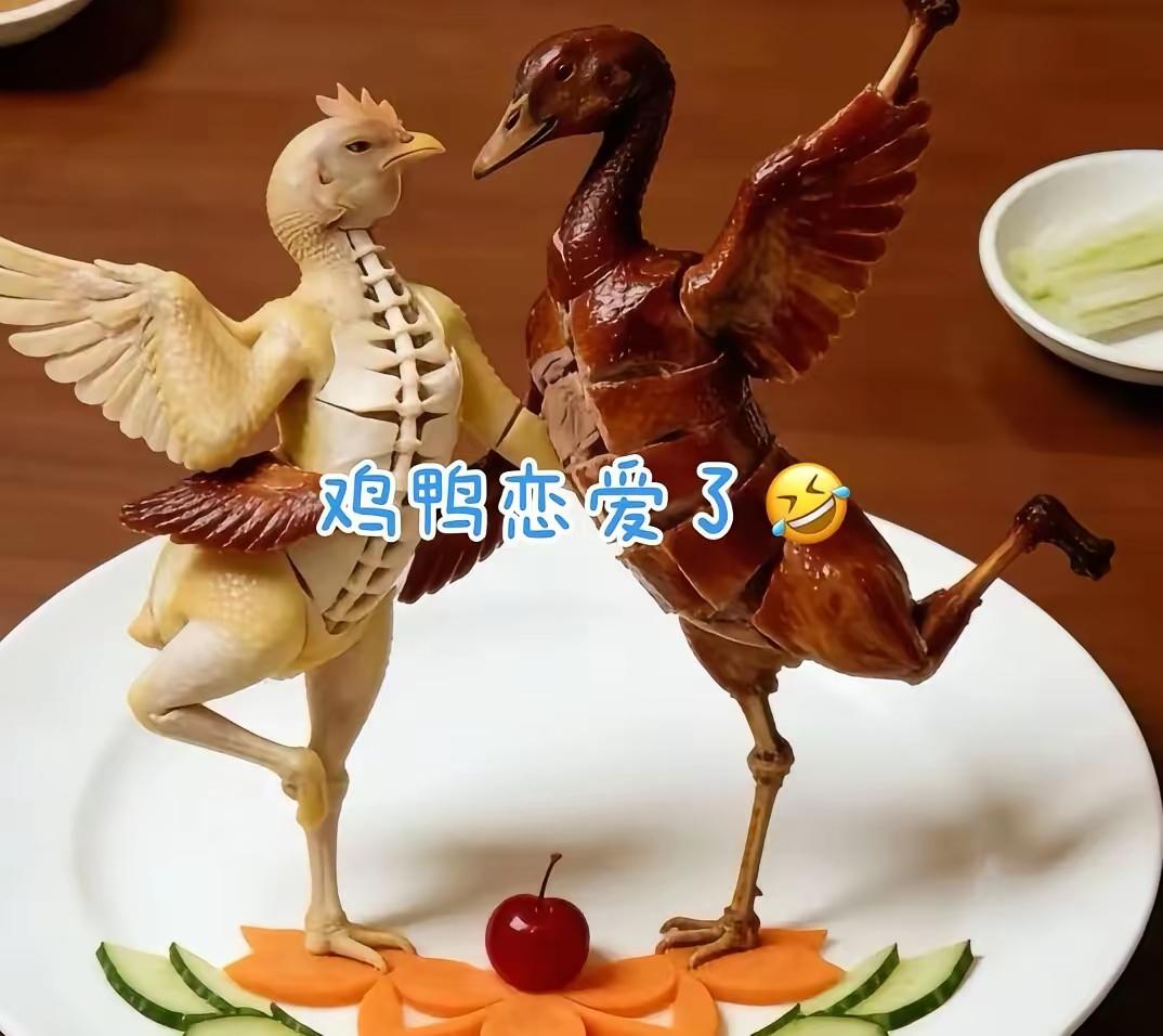 烤鸭追爱记一次舞会中，烤鸭认识了白切鸡！烤鸭：白女士可以跳支舞吗？白切鸡：