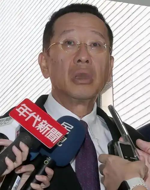 就在刚刚，台“防务部长”顾立雄发布严正声明，4月27日，针对台湾地区海军