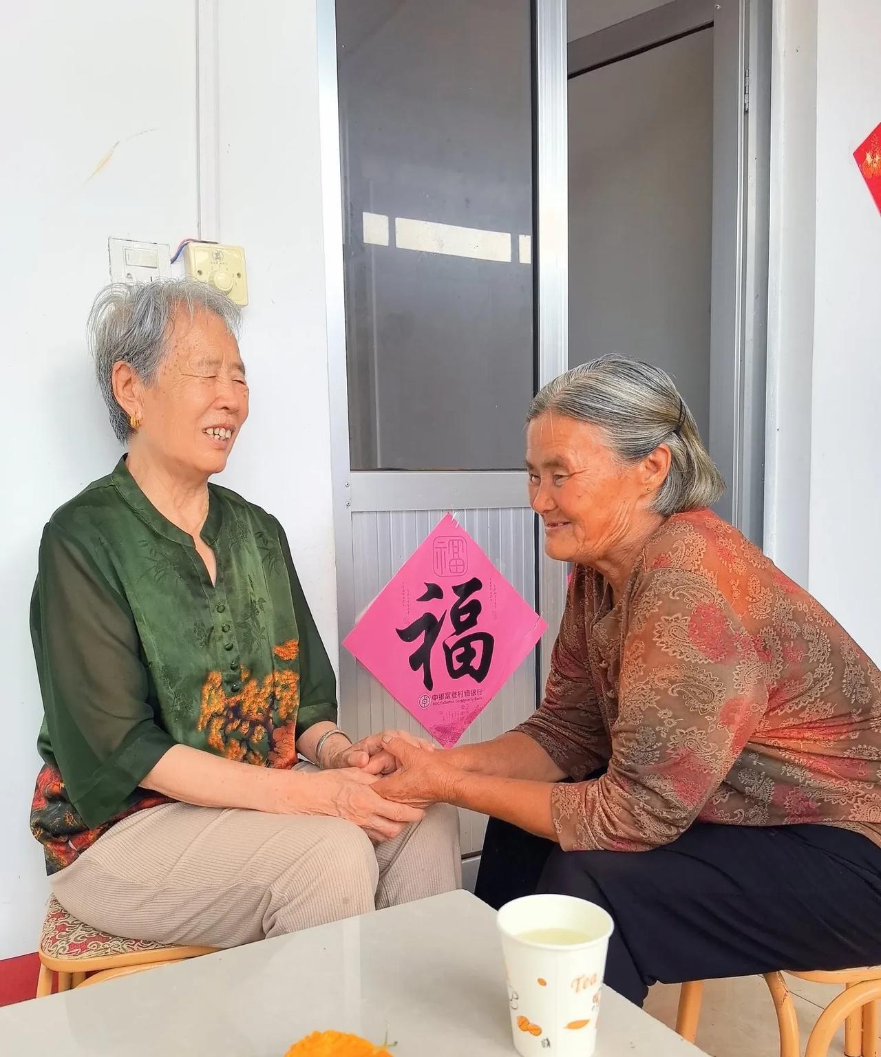 婶子的知足和感恩……她比我娘大一岁，今年84岁。她家那个叔比我父亲小一岁，今年