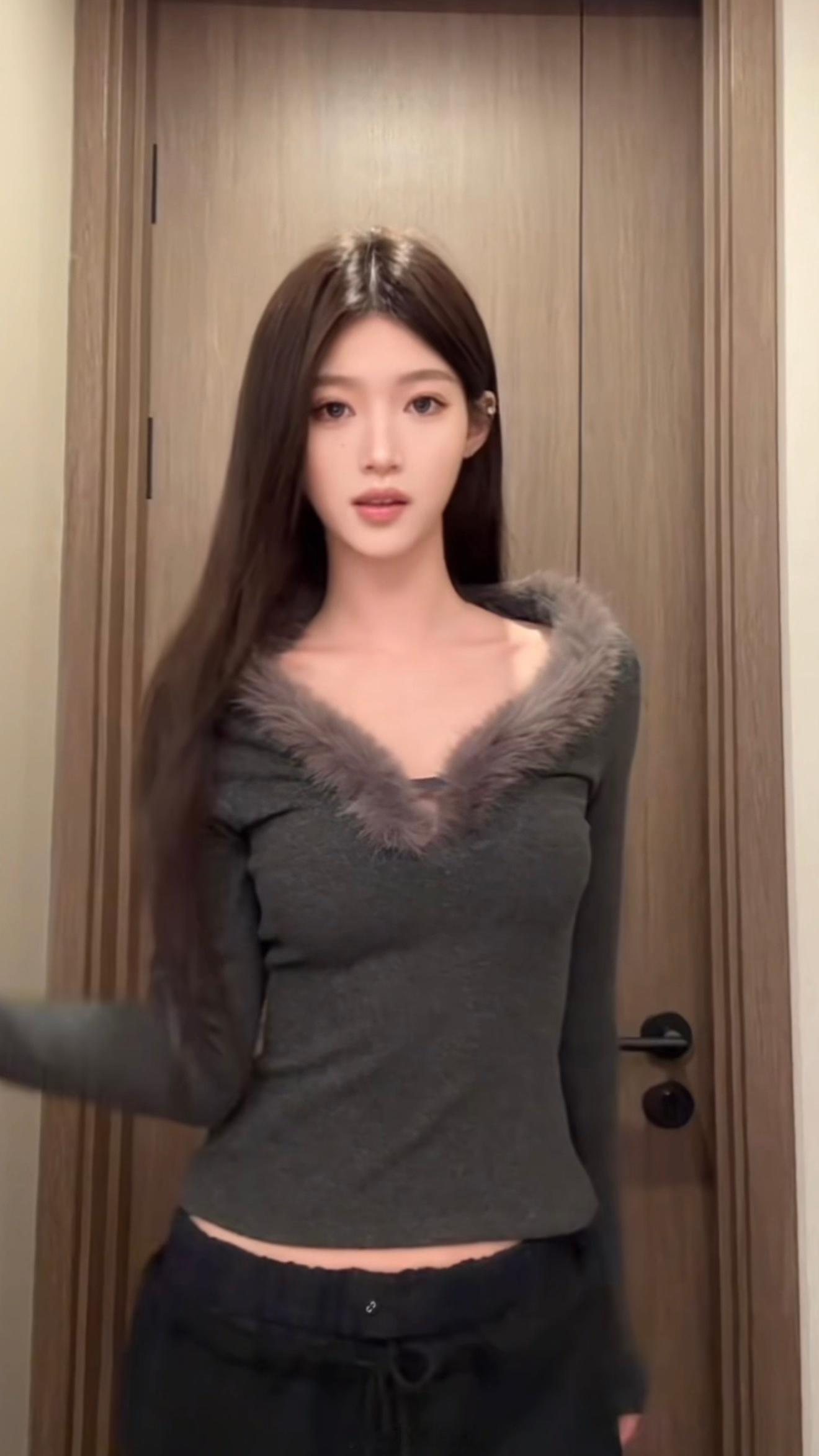 行李箱装不下了两件抽一个小宝送（上身一次拍视频不要介意～是s码滴