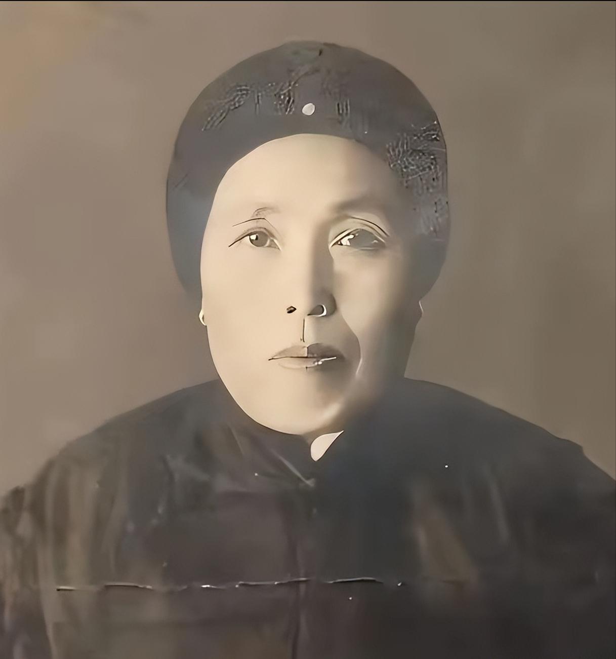 [点赞]1891年，16岁的张作霖落难乞讨，孙寡妇看中了他，解开衣扣，掏出一块
