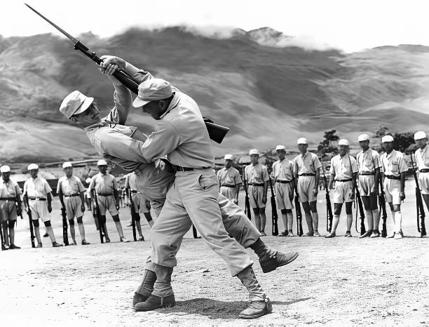 中国远征军拼刺刀相当厉害，小鬼子怕是怎么也想不到是谁教的。1944年的战场，每一