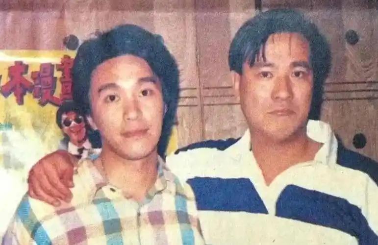 一边是戴口罩死磕电影，带《功夫女足》暑期档破20亿；一边是开游艇私人飞机，大骂老