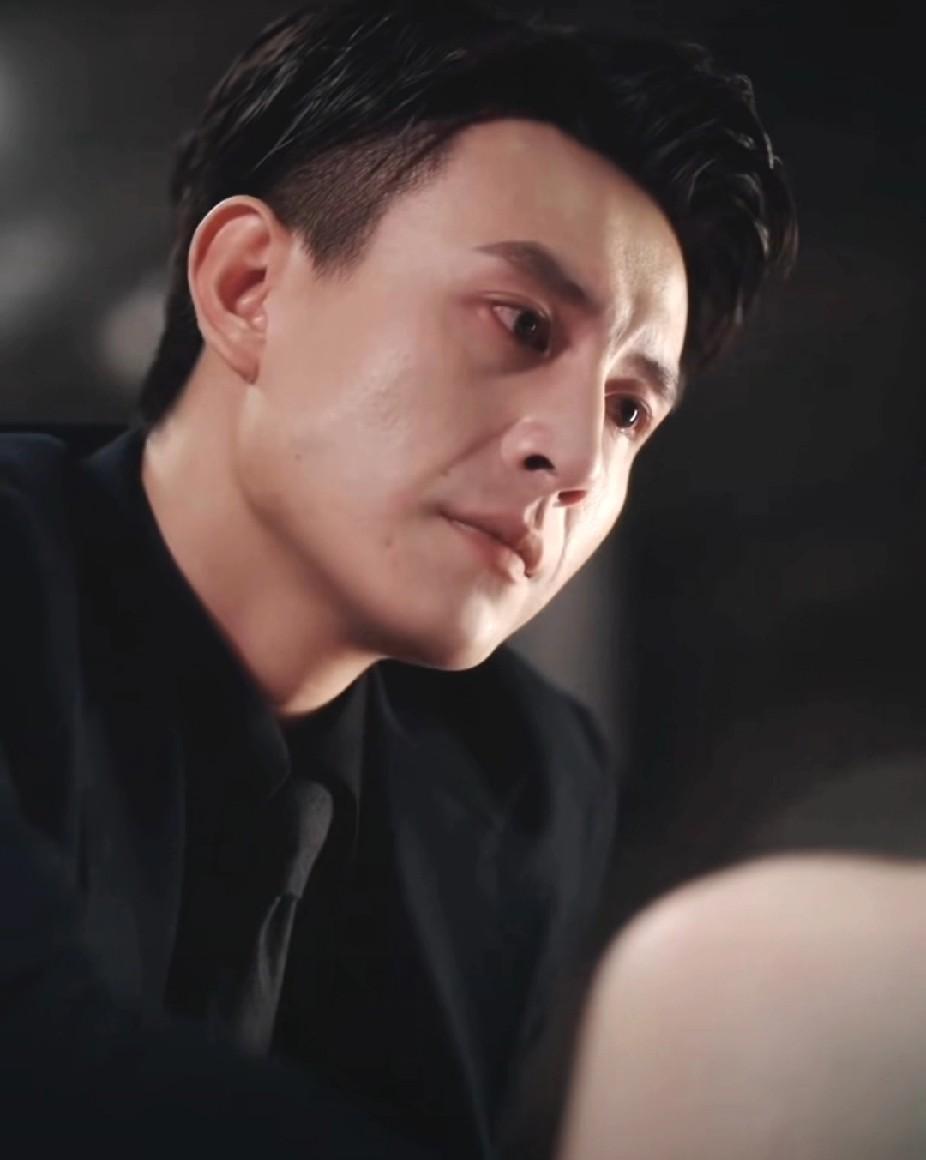 刘潇旭让我明白，原来帅也可以是一种感觉。98年的年纪长着78年的脸，所以人