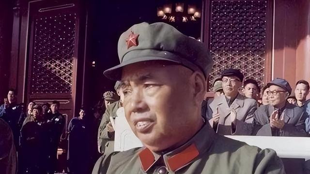 85年许世友去世后,还剩40多瓶茅台酒,象征性的往棺材里放了一瓶