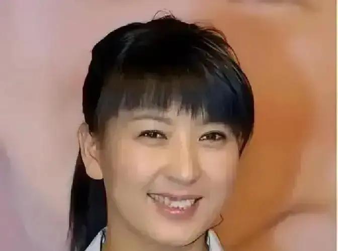 直播3次，片酬扣光！横店新规杀疯了横店刚发狠话：演员在剧组期间开直播，片酬