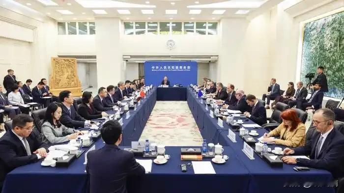 10月8日到9日，中欧贸易谈判谈成了，双方在出口管制、稀土这些事上有了谅解。中国