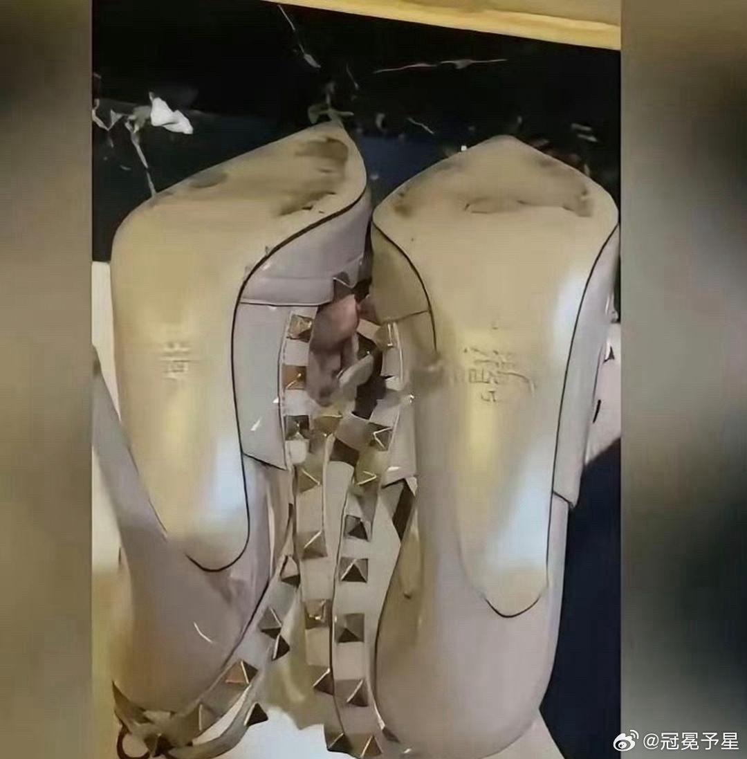 因为能真正穿得起华伦天奴的人基本穿几次就不穿了。