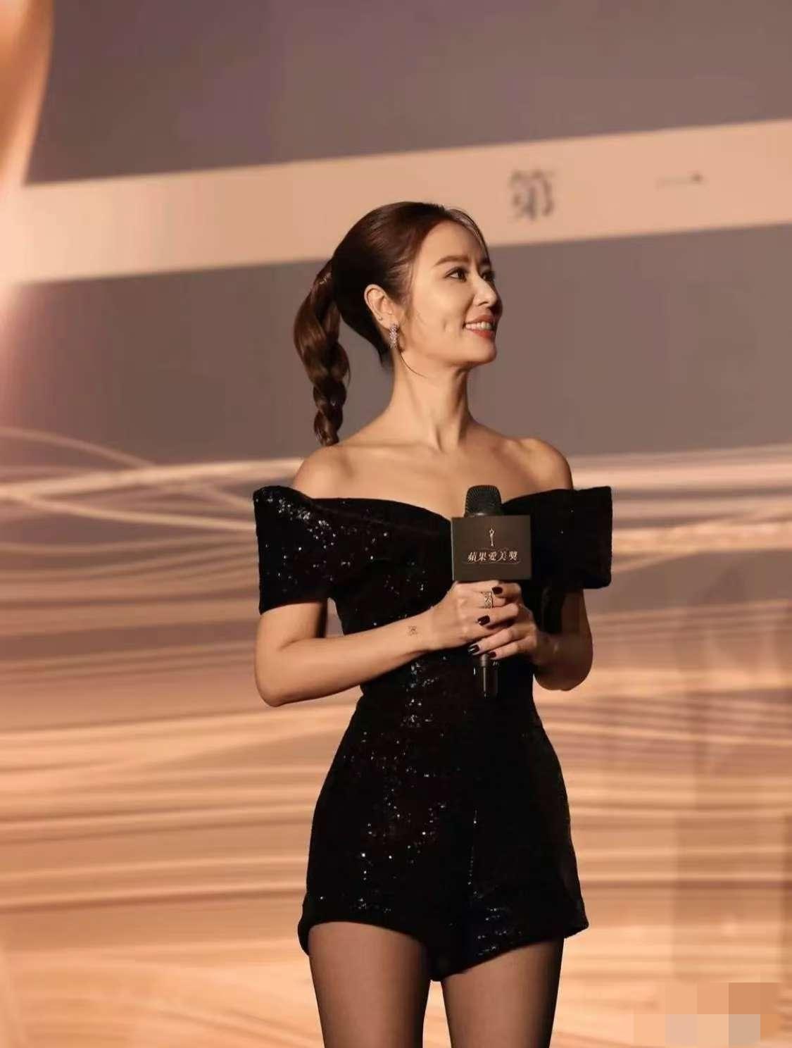 果然，法拉利老了她还是法拉利，49岁的林心如出席苹果艾美奖活动时大家发现这个