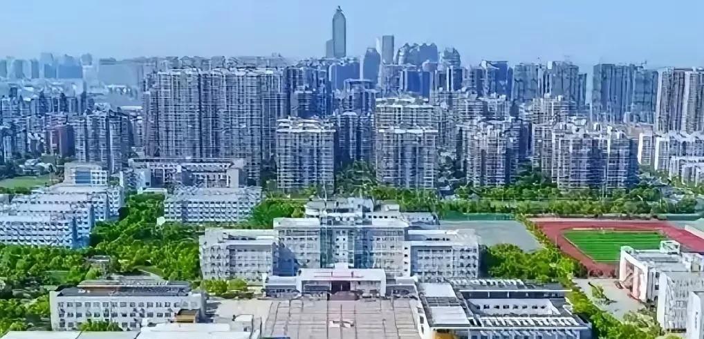 中国社会表面看起来波澜不惊，实则暗流涌动，各种突发事件频繁出现，社会治理任务异常