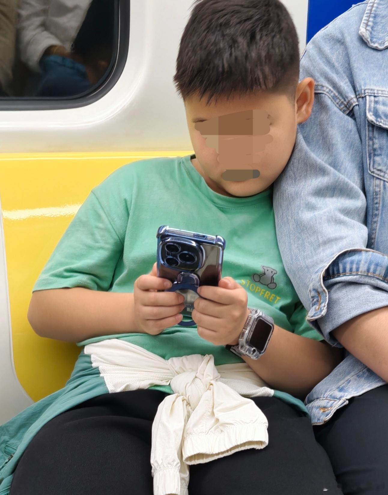 小朋友这是用的什么手机？​​​
