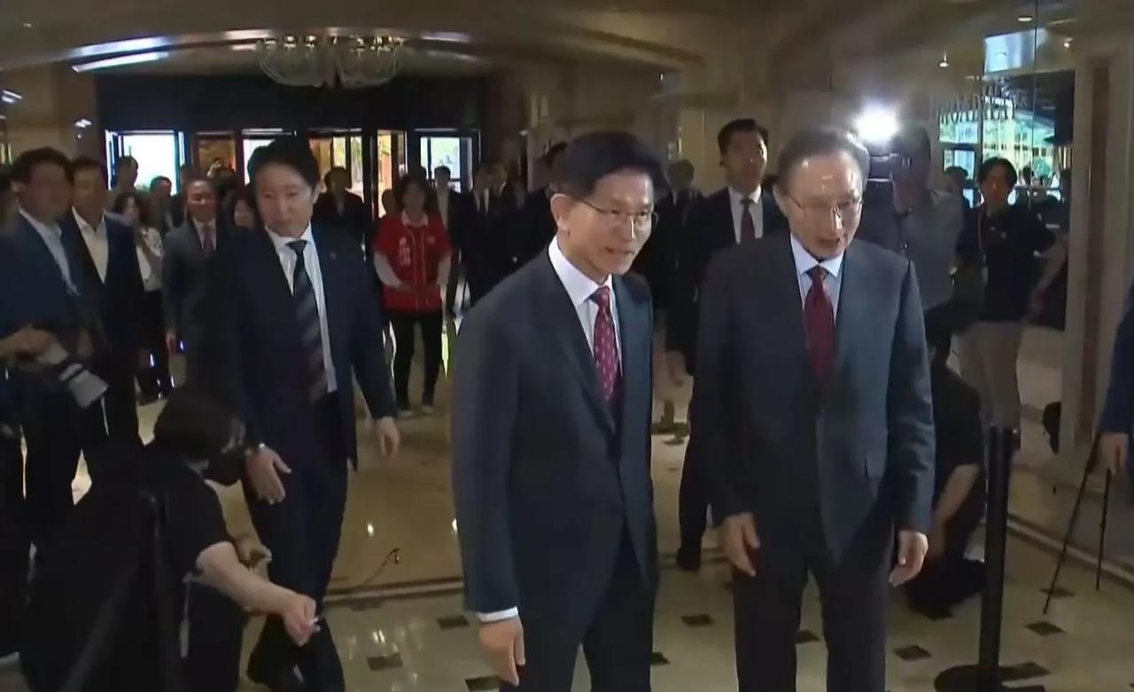 “比起李在明，金文洙与美国步调更合拍”，金文洙选情迎来重大利好，继朴槿惠提前投票
