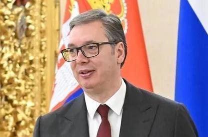 昨晚跟几个关注国际新闻的朋友私下聊天，平时话不多的老杨抿了口茶，压低声音说：“武