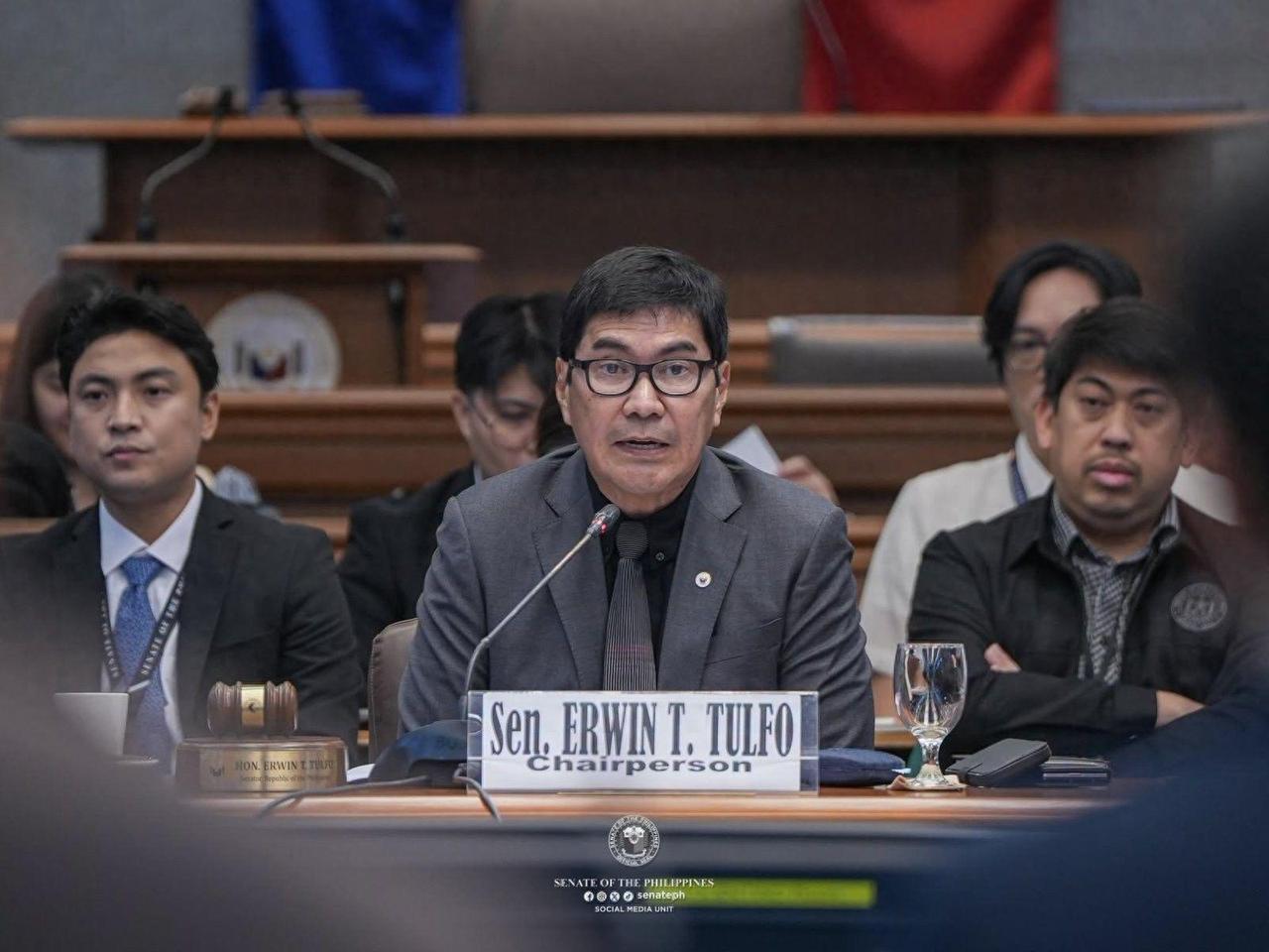 这恐怕还是离间之计？16日，菲参议员图尔福对外透露，卡耶塔诺正试图阻止自己阵营
