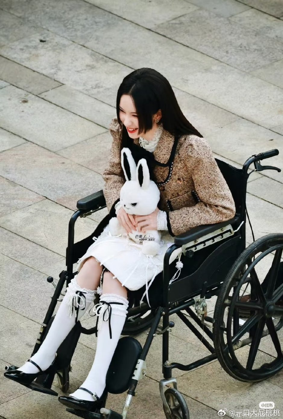 陈都灵今天玩偶路透造型，白幼薇的衣服都很好看啊