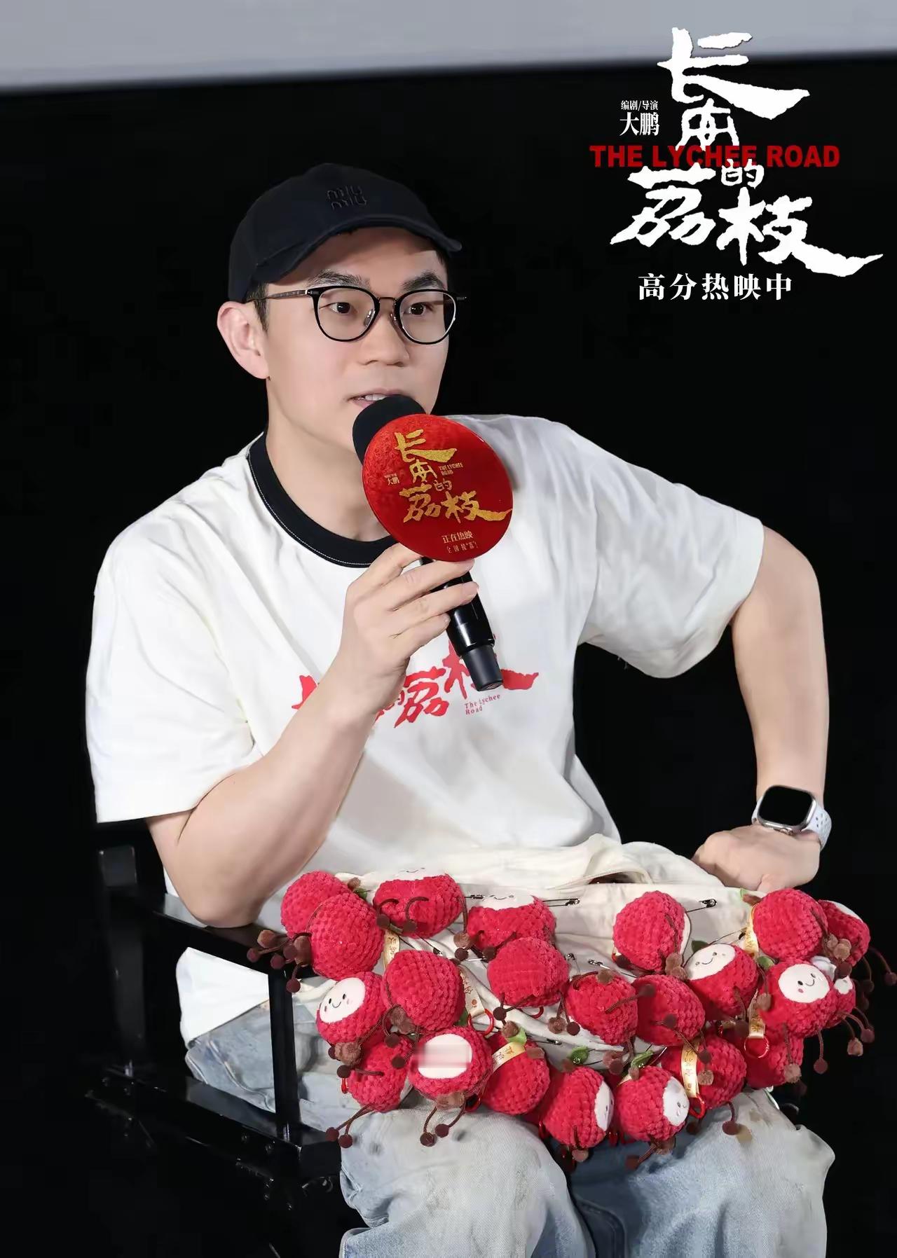 导演大鹏真的着急了，《长安的荔枝》19天艰难破6亿。着急上火的第一个原因是剧版犯