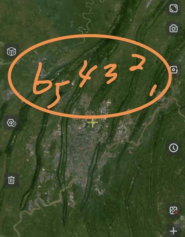 北碚区的地形现在可以概括为“六山夹五槽”。这种地貌格局的形成，和川东平行岭谷的地