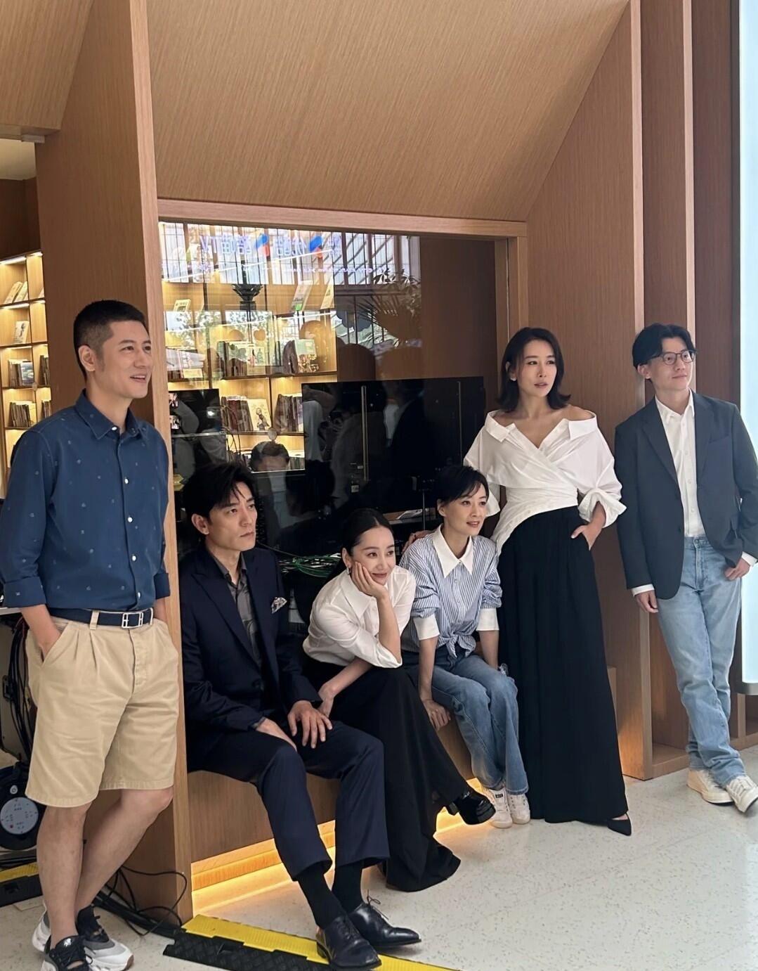 45岁的李光洁除了瘦一点之外，其他的都很完美，无论是五官、颜值，还是演技，都是男