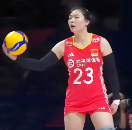 惊魂五局！中国女排3-2险胜多米尼加，天才二传张籽萱暴露三大致命短板