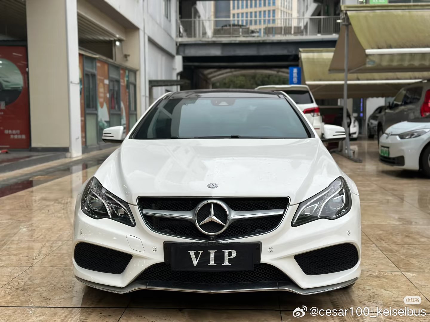 这辆开过的奔驰E320轿跑，安全行驶6.8万公里，全车原版原漆，内外特别新，配置比较丰富，还是搭载了