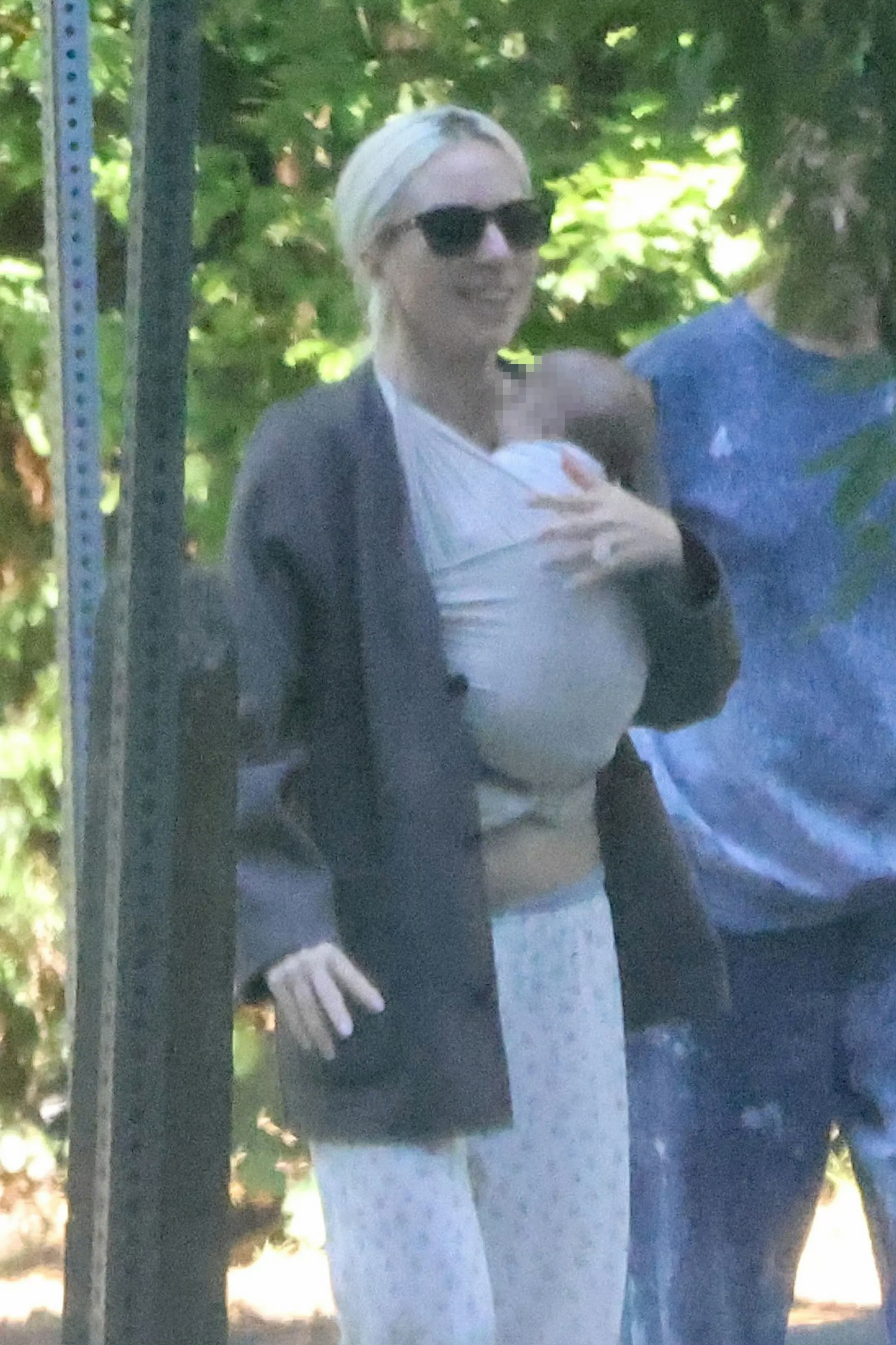 LadyGaga的孩子是女儿！据TMZ获得出生证明，LadyGaga和未婚夫M