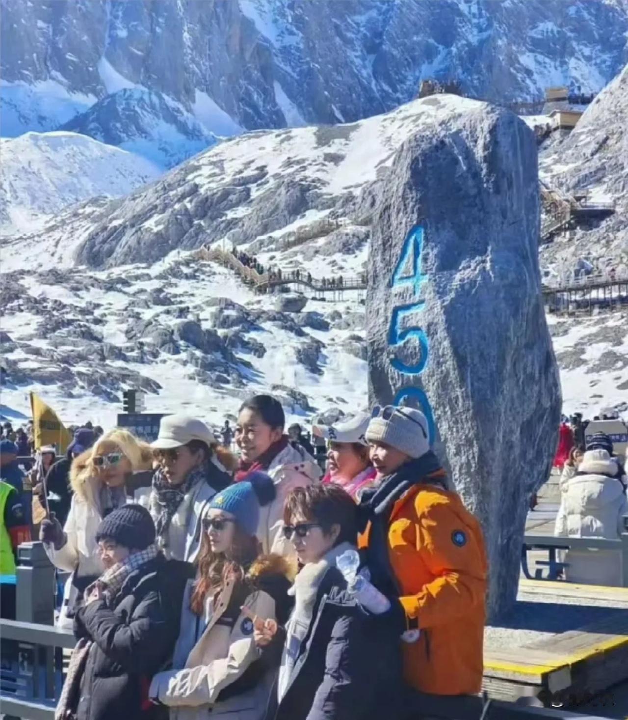 我就想说，国内的这些旅游综艺，就不能好好的拍风景、民俗、当地美食吗，而《一路繁花