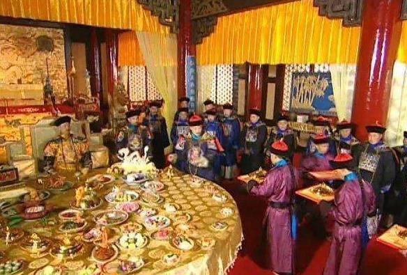 三千老爷子进宫赴宴，很多人没能活着回来。1785年，乾隆皇帝在位整整五十