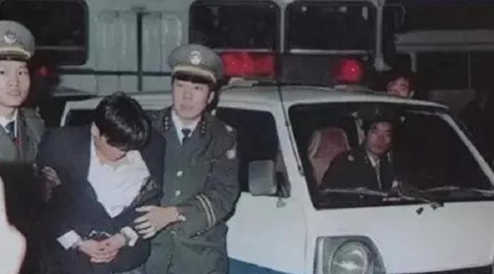 1992年罕见警匪枪战发生后中央高度关注，乔石亲自作出批示要求案件迅速侦破，究竟