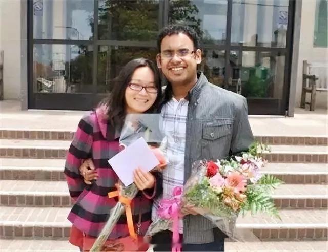 笔骨子有事说事👉🏾厦大才女变“辛格小妾”！第5次回国被拒，真当祖国是收破烂