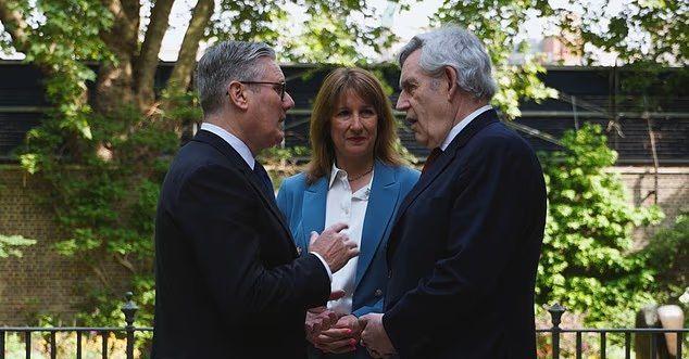 【英国工党内部正四分五裂，毫无头绪的斯塔默誓言再任首相8年】尽管工党内部正陷