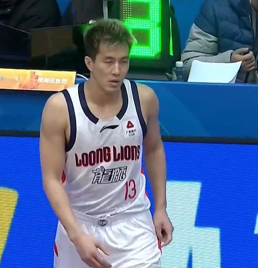 总有人说郭艾伦不打俱乐部杯赛是因为这原因、那不想，在我看来其实很简单，真的是因为