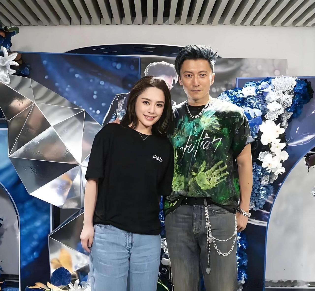 谢霆锋全程表情不自然，网友：这是紧张了[笑着哭]