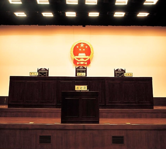 乌鲁木齐，土豪男子为深圳女主播狂刷礼物稳坐